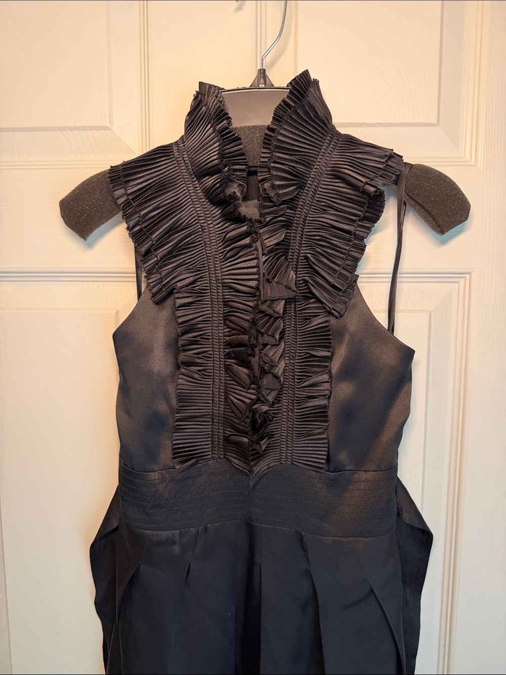 BCBGMaxAzria Black silk Ruffled Neck Midi Dress w/Waist Tie size 0 Vintage 2007